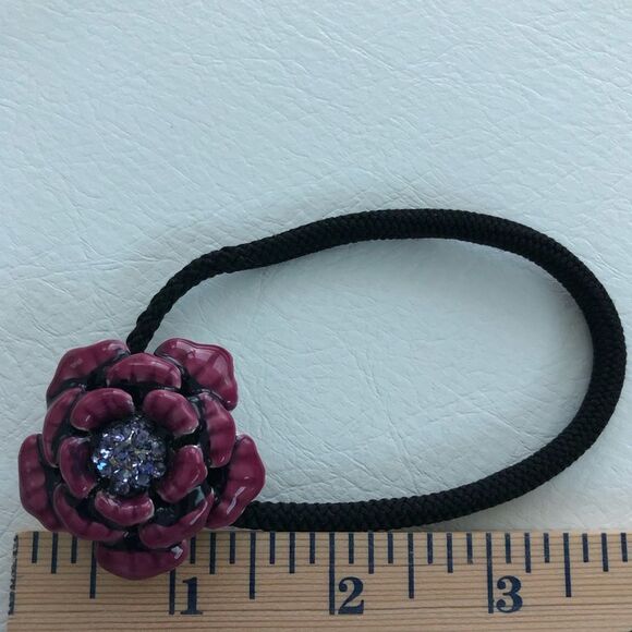 RHINESTONE AND METAL FLOWERED ELASTIC PONYTAIL HOLDER - Picture 11 of 12
